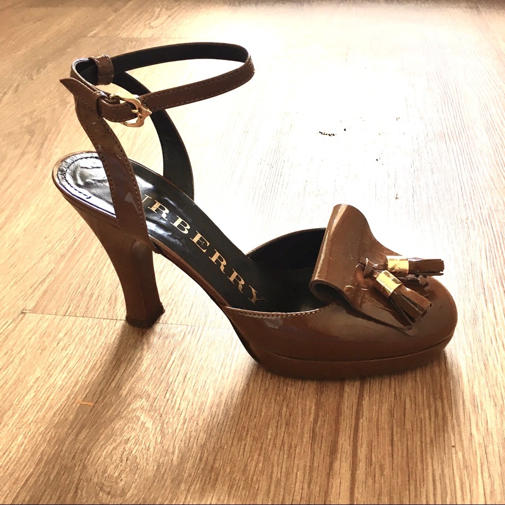 Burberry patent leather tassels slides